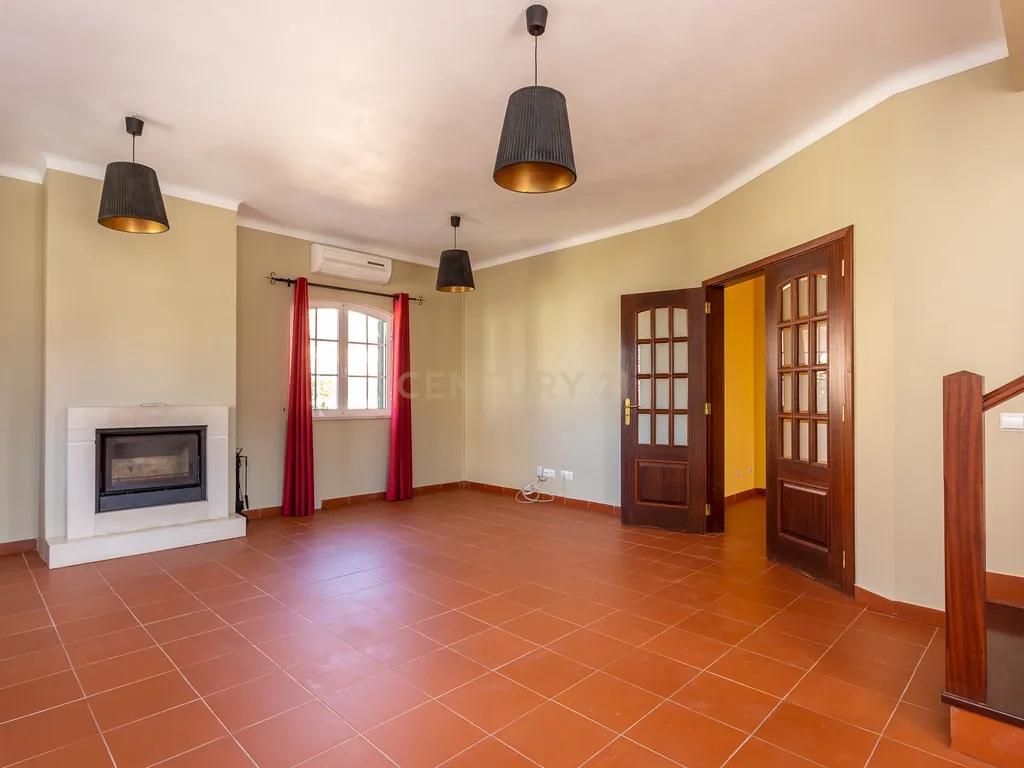 Moradia em Palmela, com Garagem, Piscina e Jardim - Image 7