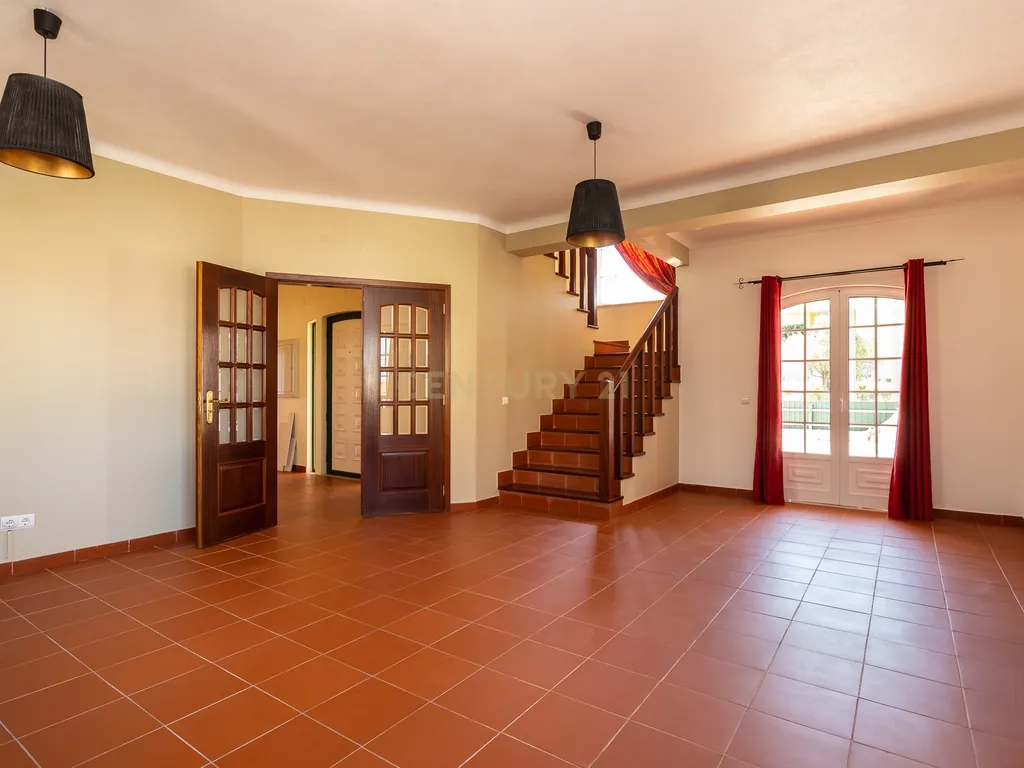 Moradia em Palmela, com Garagem, Piscina e Jardim - Image 6