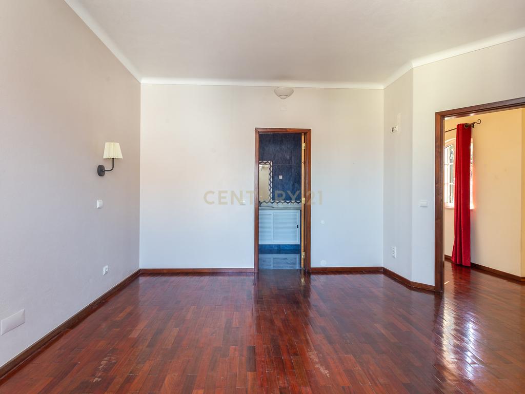 Moradia em Palmela, com Garagem, Piscina e Jardim - Image 14