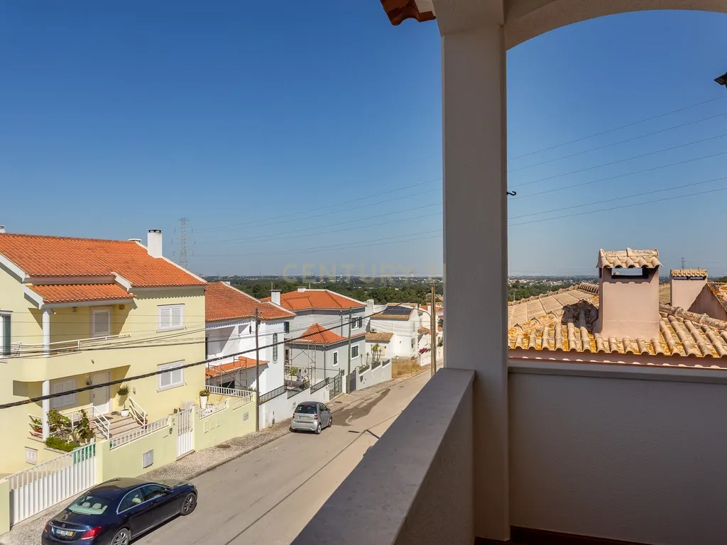 Moradia em Palmela, com Garagem, Piscina e Jardim - Image 16