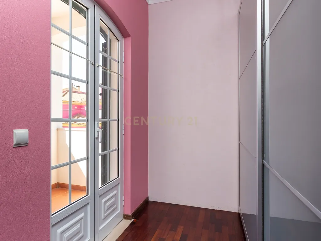 Moradia em Palmela, com Garagem, Piscina e Jardim - Image 15