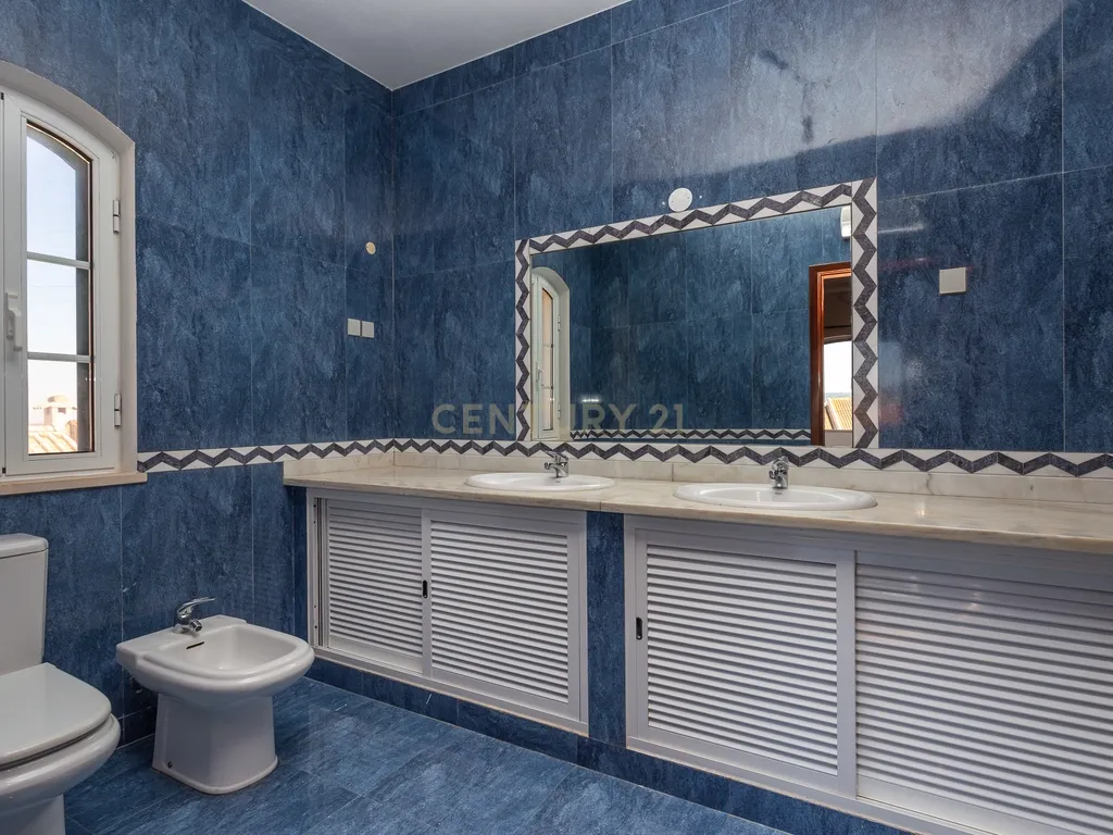 Moradia em Palmela, com Garagem, Piscina e Jardim - Image 13