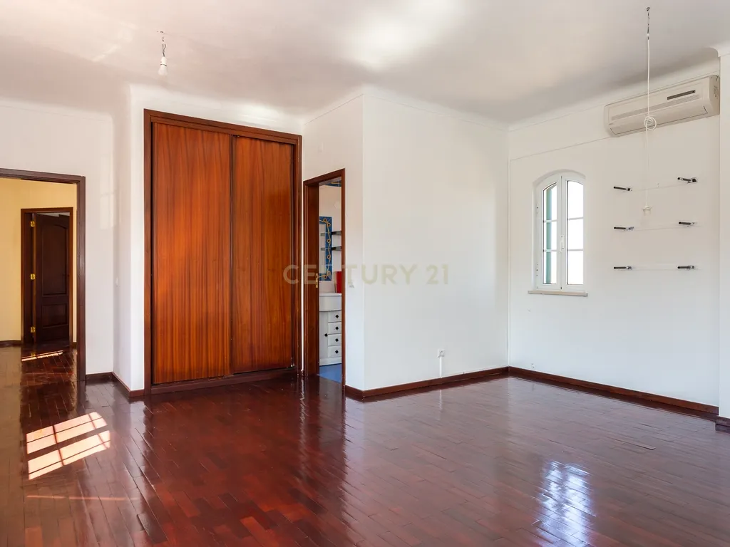 Moradia em Palmela, com Garagem, Piscina e Jardim - Image 17