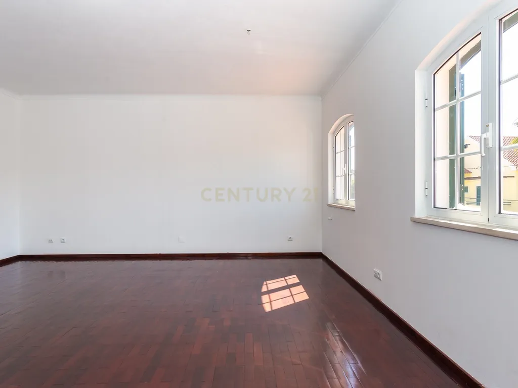 Moradia em Palmela, com Garagem, Piscina e Jardim - Image 18