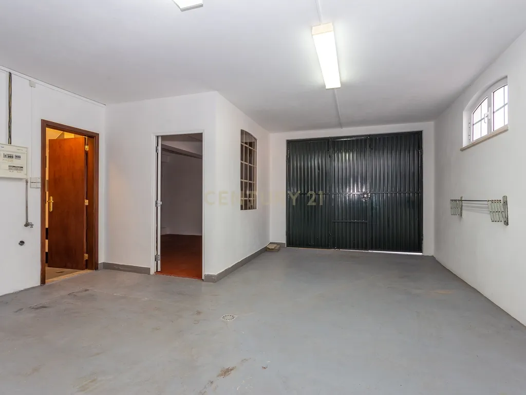 Moradia em Palmela, com Garagem, Piscina e Jardim - Image 22