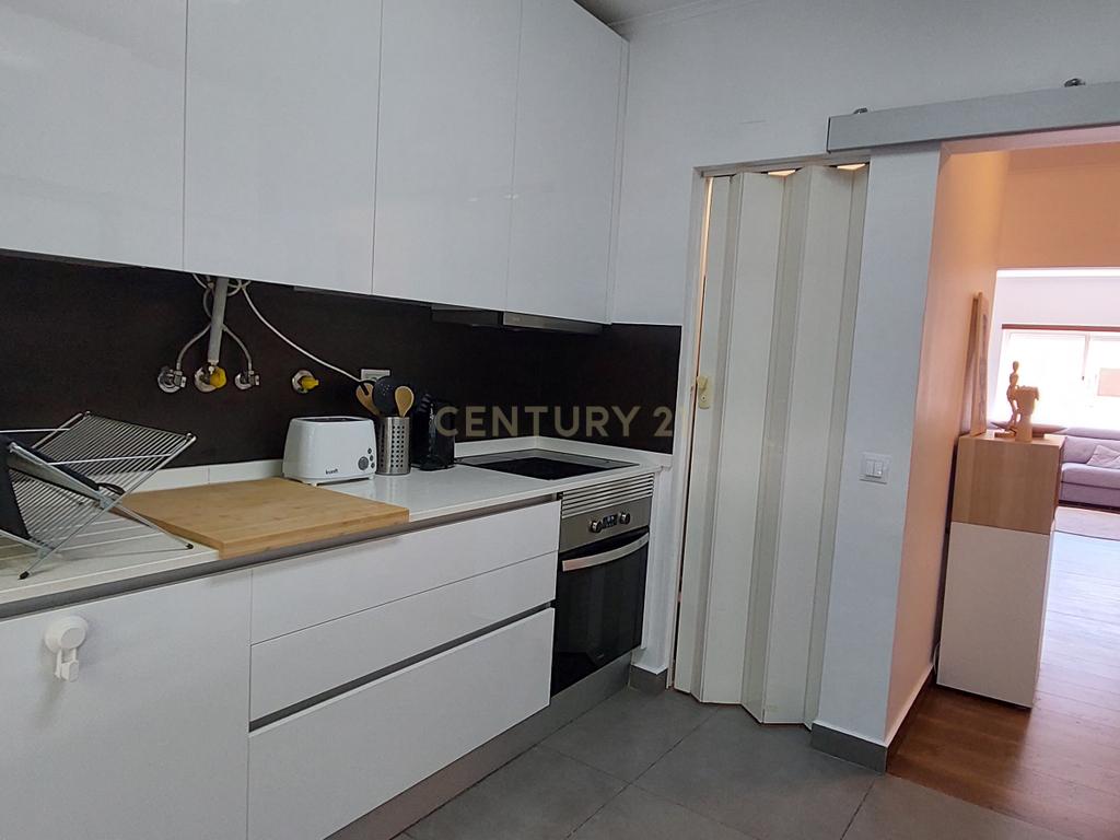 Arrenda-se Apartamento T3 Renovado em Oeiras - Image 11