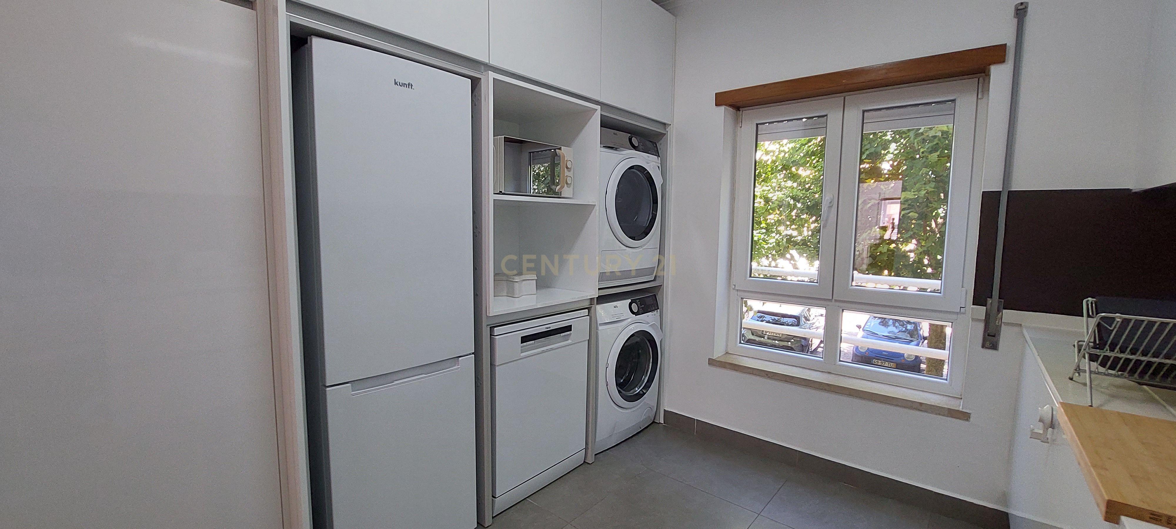 Fotografia 2 de Arrenda-se Apartamento T3 Renovado em Oeiras
