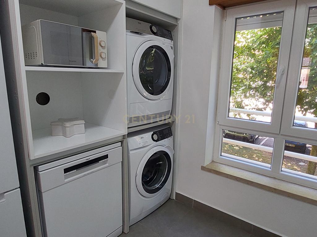 Arrenda-se Apartamento T3 Renovado em Oeiras - Image 12