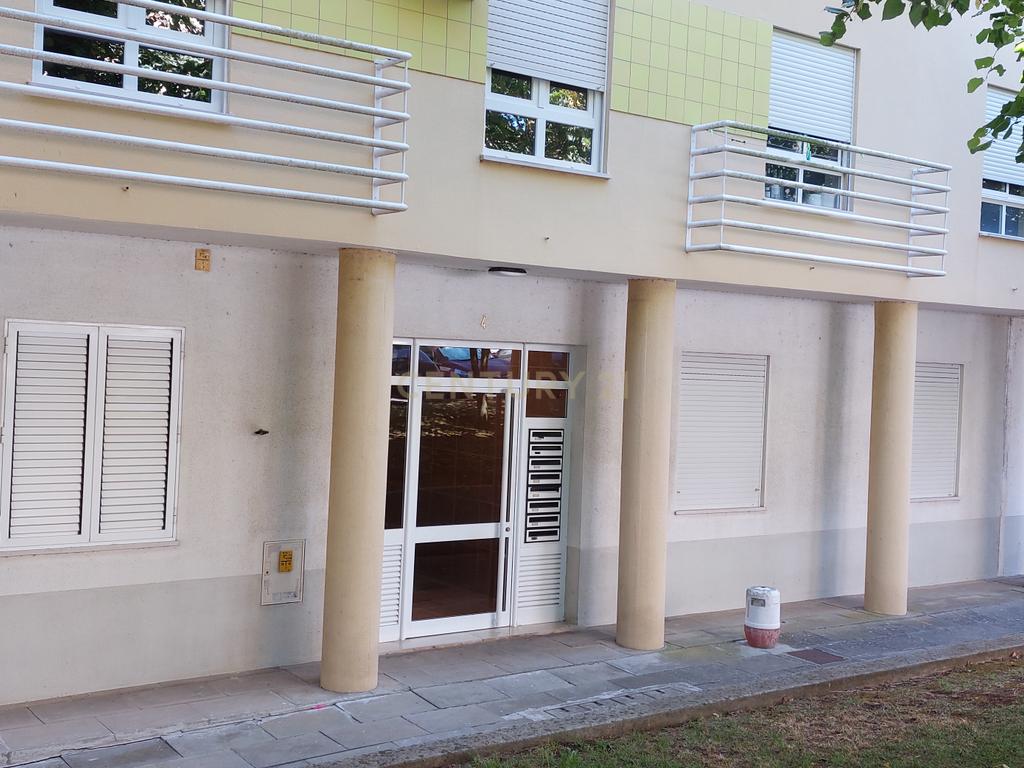 Arrenda-se Apartamento T3 Renovado em Oeiras - Image 8