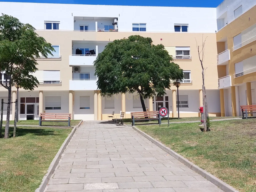 Arrenda-se Apartamento T3 Renovado em Oeiras - Image 7