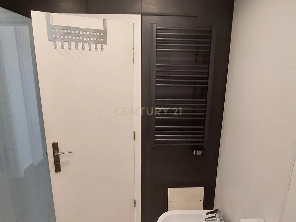 Arrenda-se Apartamento T3 Renovado em Oeiras - Image 24