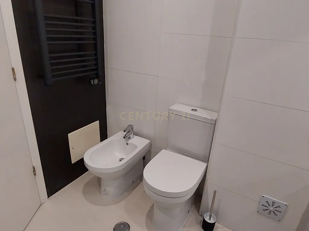 Arrenda-se Apartamento T3 Renovado em Oeiras - Image 23