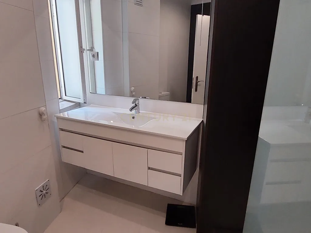 Arrenda-se Apartamento T3 Renovado em Oeiras - Image 5