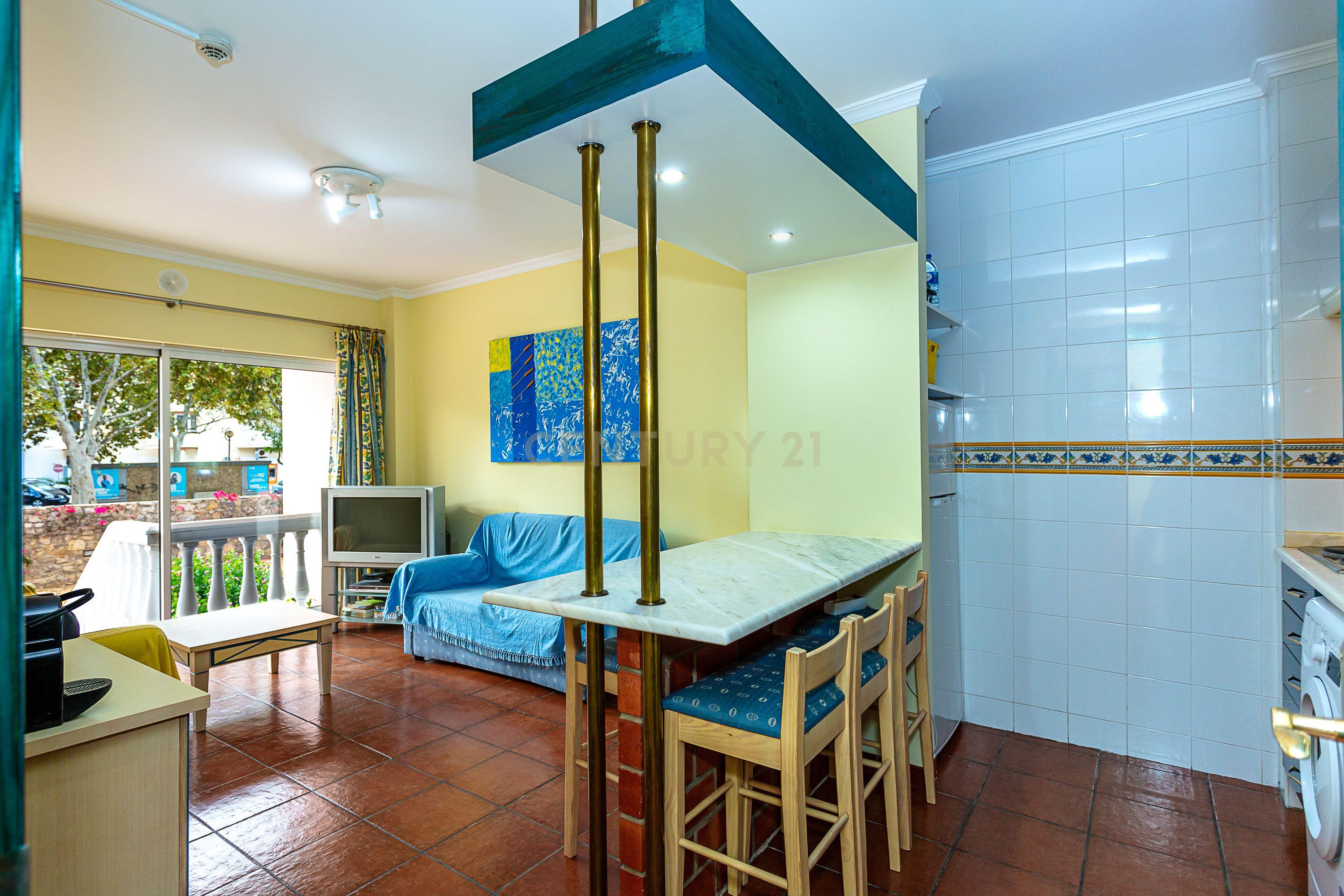 Apartamento T2 no Prestigiado Condomínio Fechado Parque dos Reis - Monte Gordo, Algarve - Image 3
