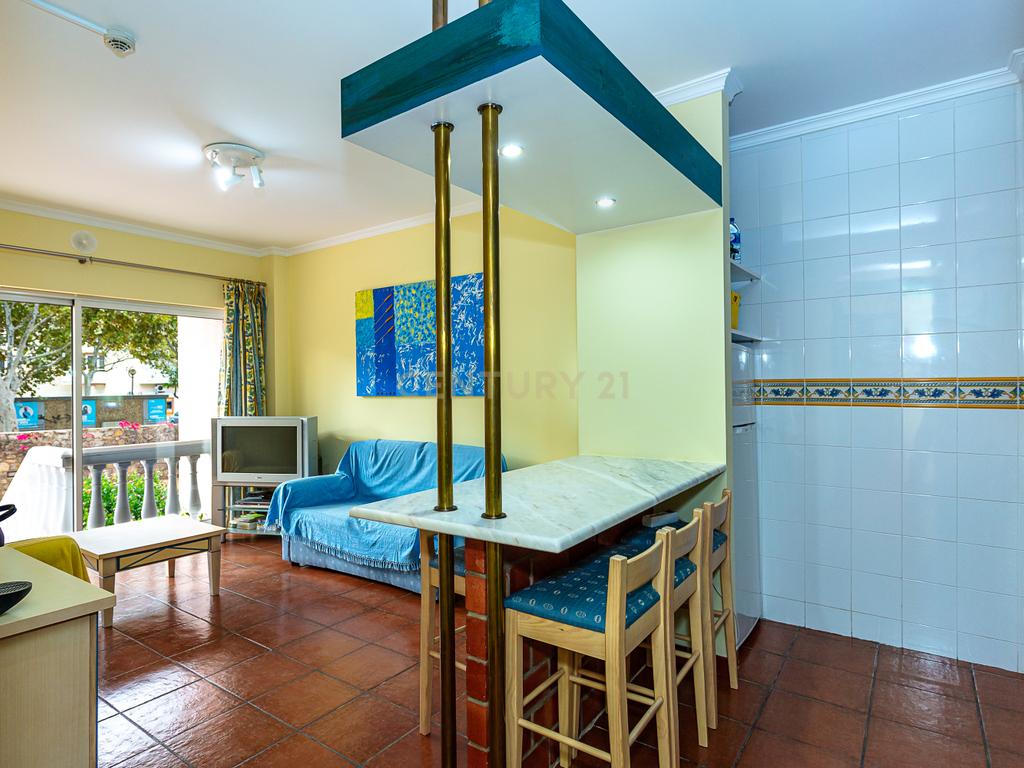 Apartamento T2 no Prestigiado Condomínio Fechado Parque dos Reis - Monte Gordo, Algarve - Image 3