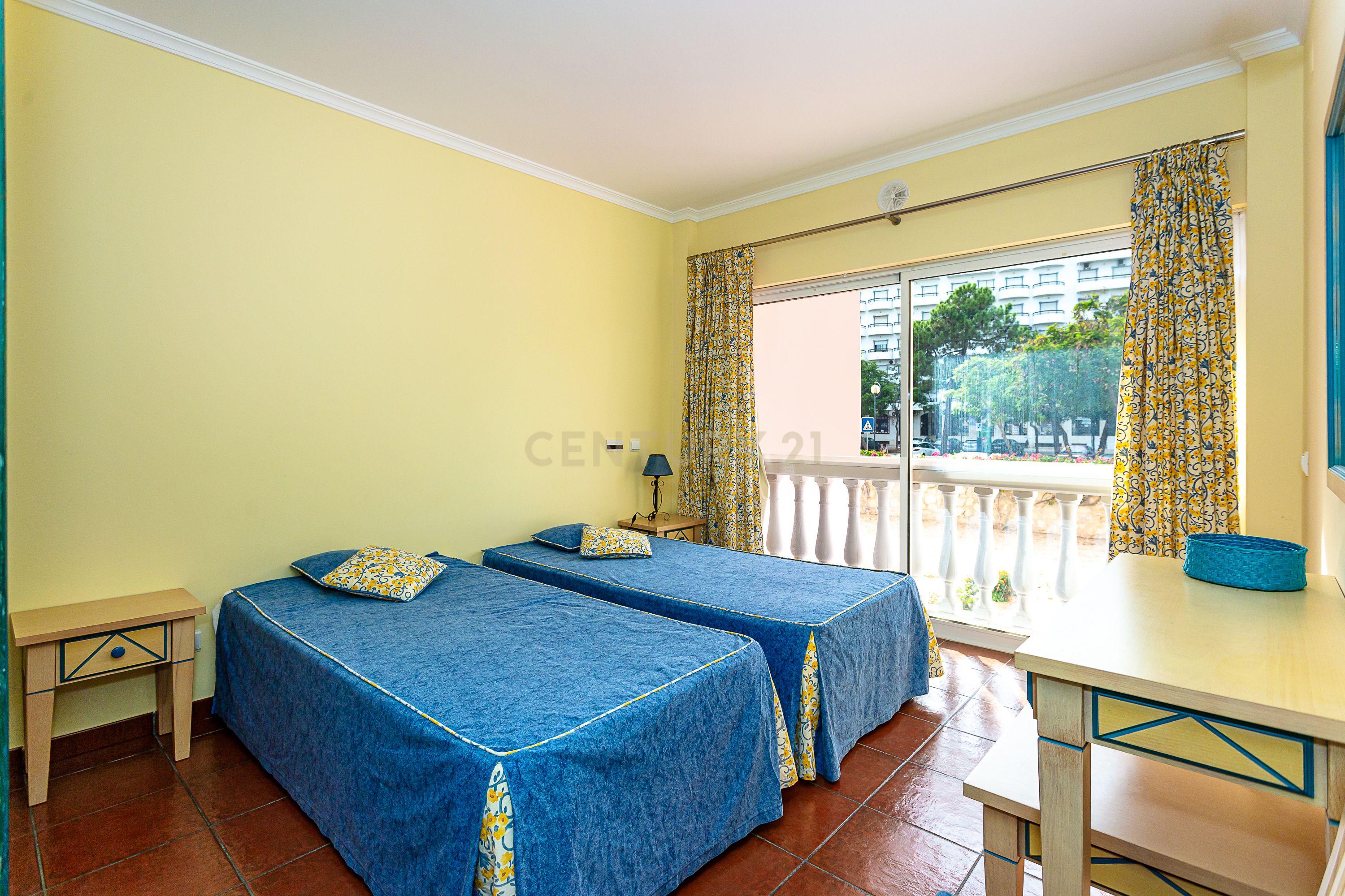 Apartamento T2 no Prestigiado Condomínio Fechado Parque dos Reis - Monte Gordo, Algarve - Image 10