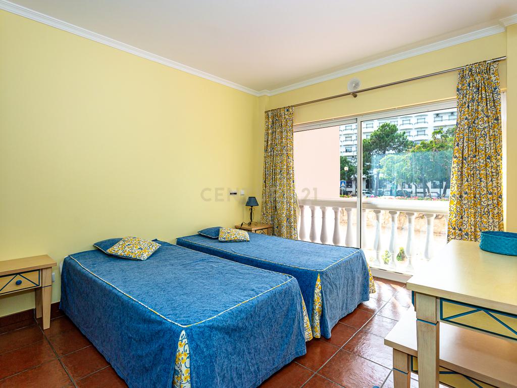 Apartamento T2 no Prestigiado Condomínio Fechado Parque dos Reis - Monte Gordo, Algarve - Image 10