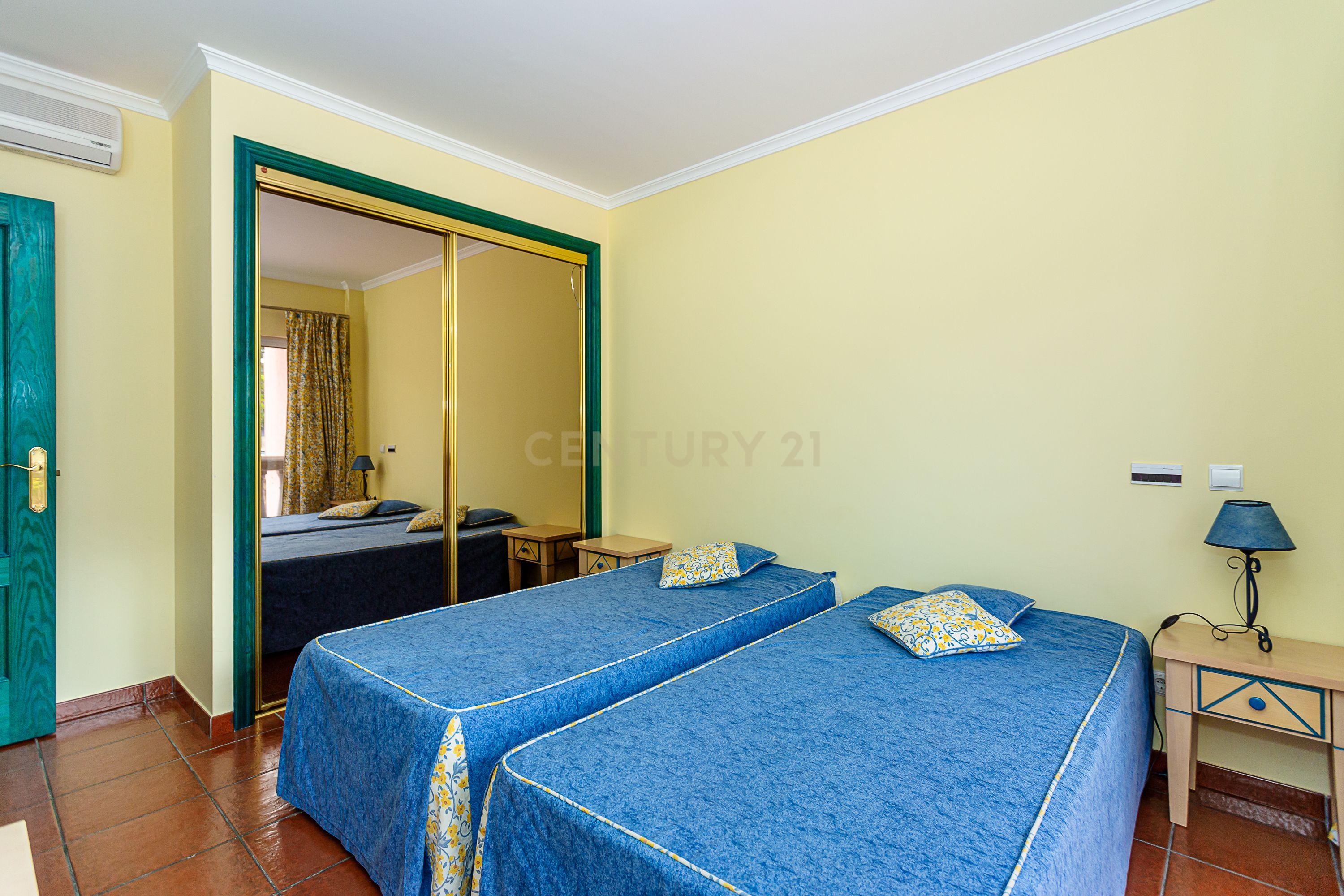 Apartamento T2 no Prestigiado Condomínio Fechado Parque dos Reis - Monte Gordo, Algarve - Image 11