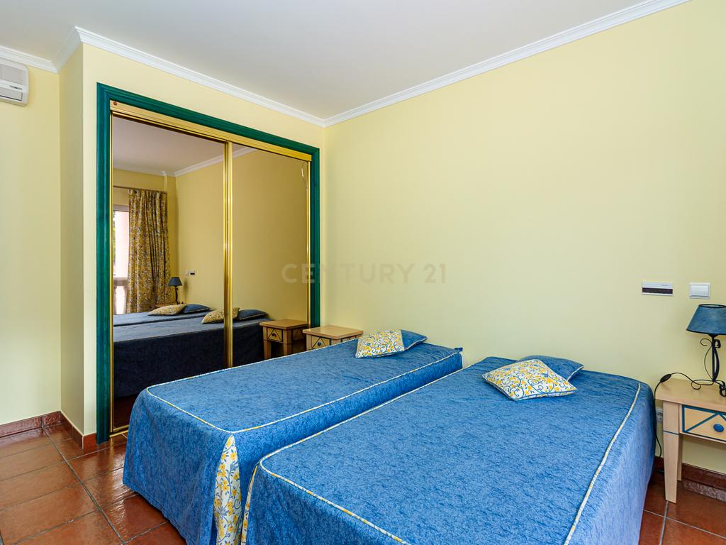 Apartamento T2 no Prestigiado Condomínio Fechado Parque dos Reis - Monte Gordo, Algarve - Image 11