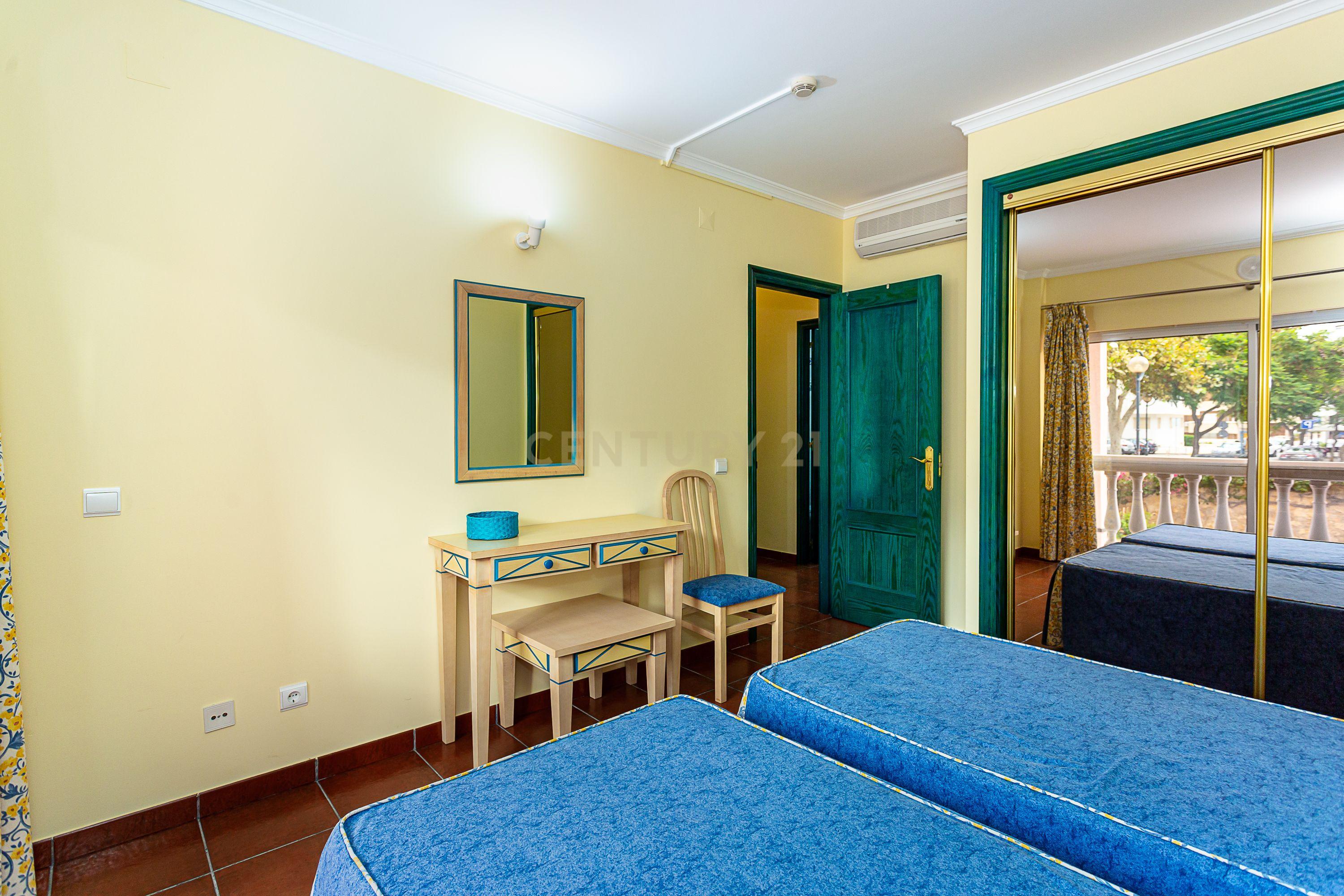 Apartamento T2 no Prestigiado Condomínio Fechado Parque dos Reis - Monte Gordo, Algarve - Image 12
