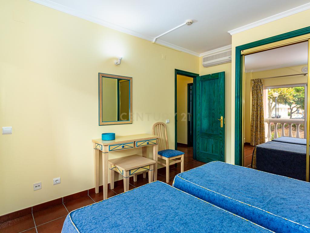Apartamento T2 no Prestigiado Condomínio Fechado Parque dos Reis - Monte Gordo, Algarve - Image 12