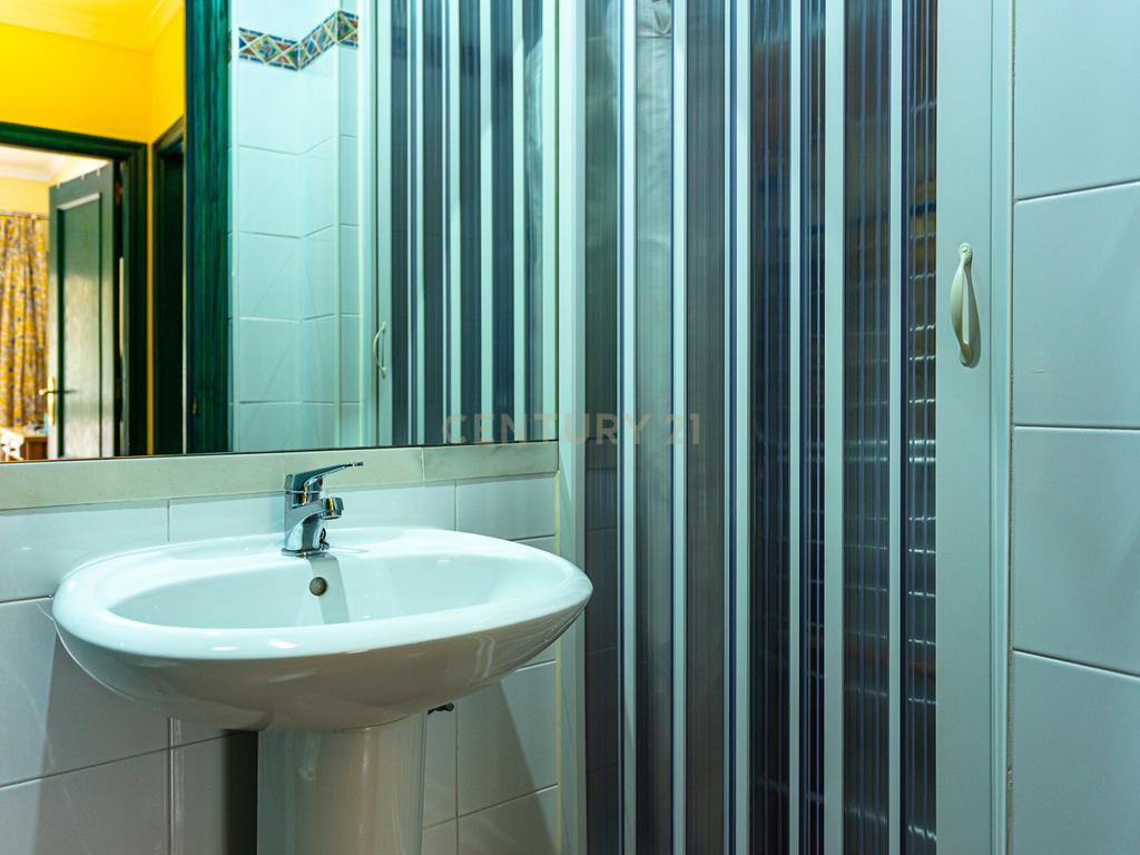 Apartamento T2 no Prestigiado Condomínio Fechado Parque dos Reis - Monte Gordo, Algarve - Image 9
