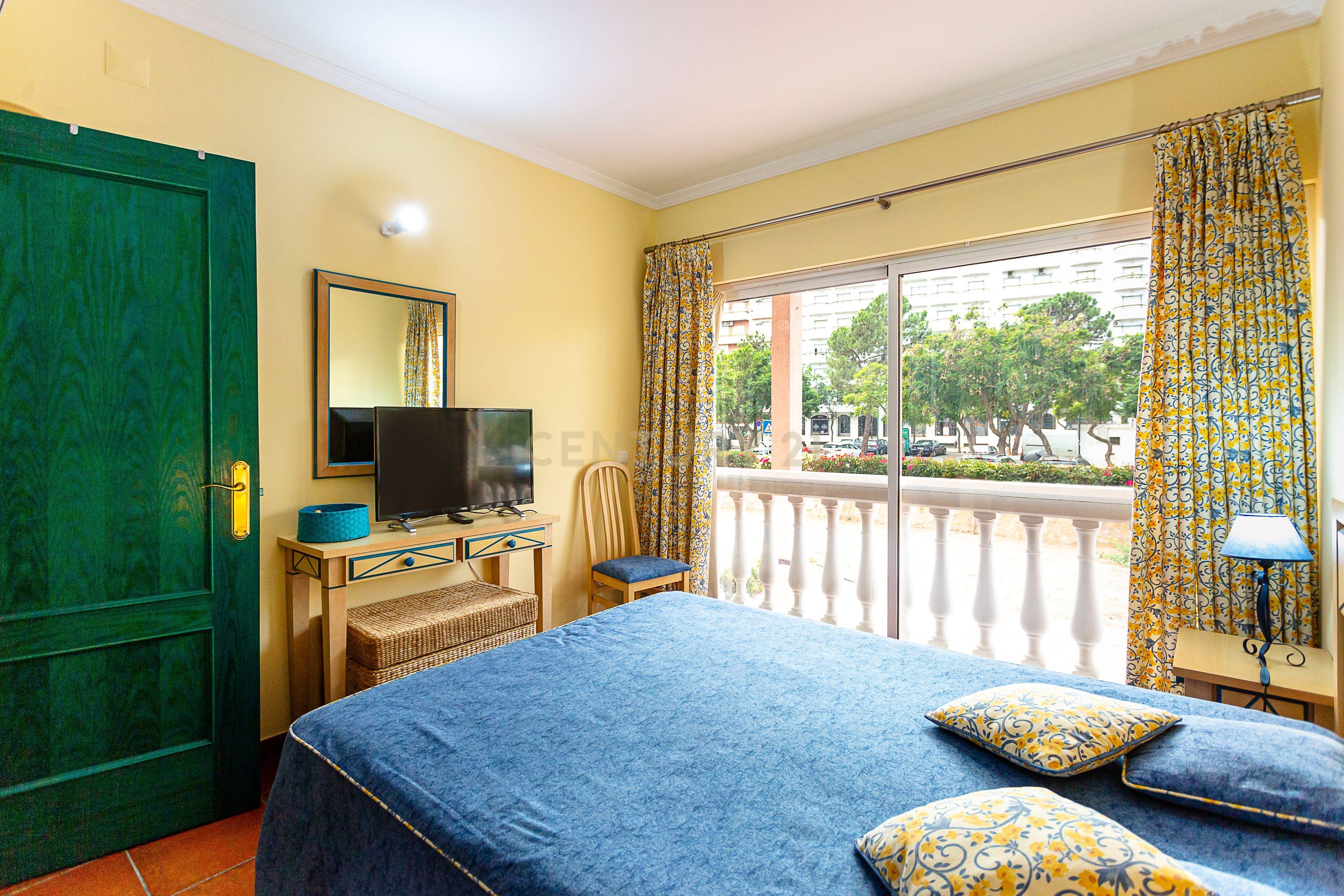Apartamento T2 no Prestigiado Condomínio Fechado Parque dos Reis - Monte Gordo, Algarve - Image 15