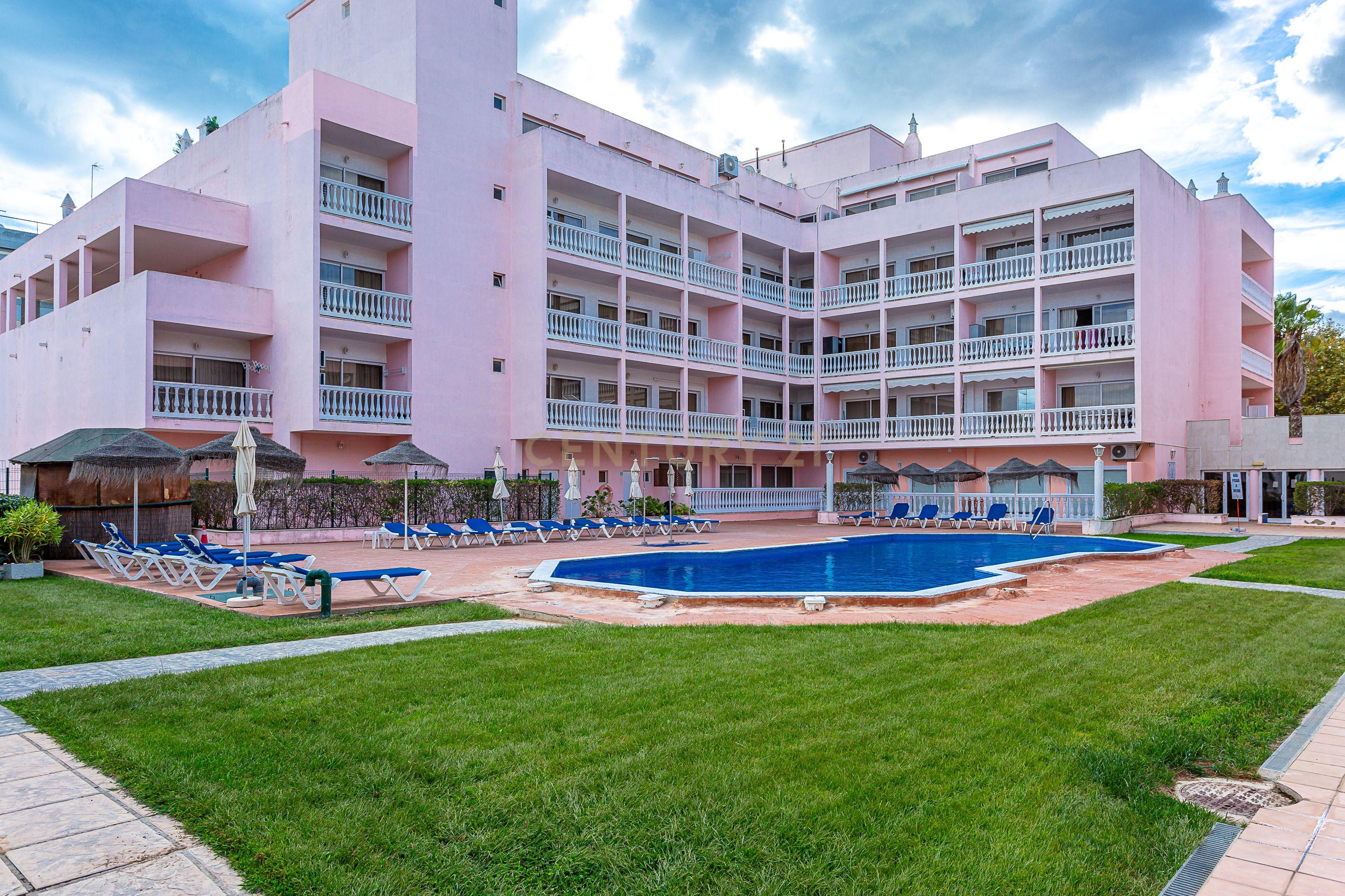 Apartamento T2 no Prestigiado Condomínio Fechado Parque dos Reis - Monte Gordo, Algarve - Image 17