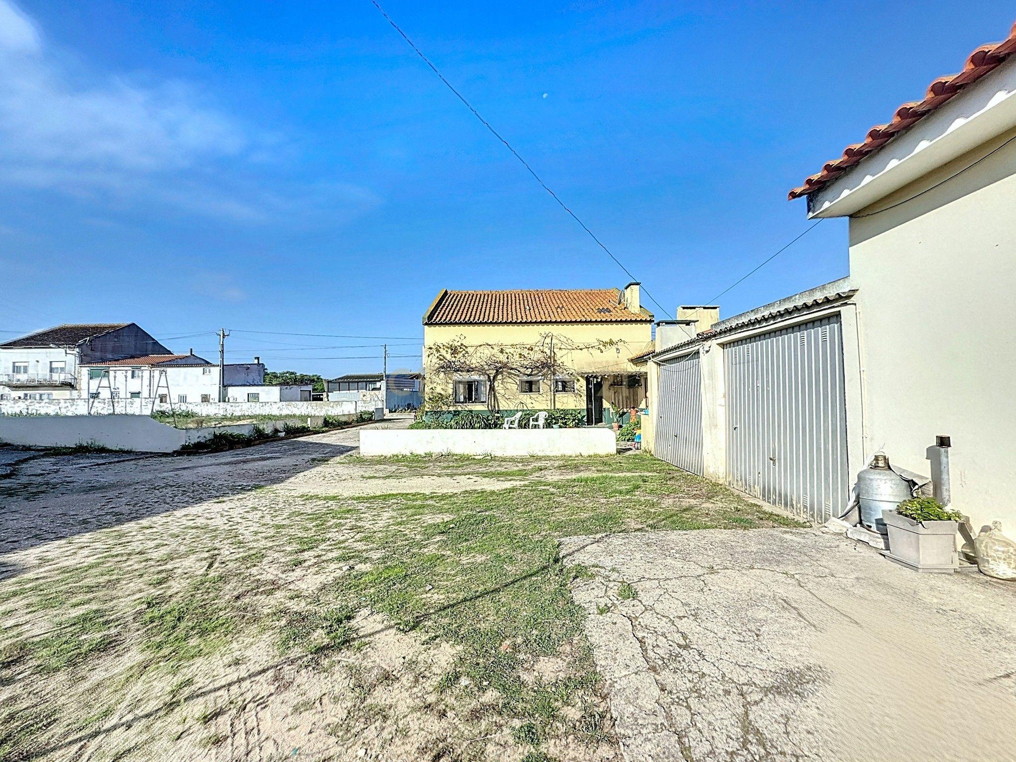 Moradia T3 + T2 + T2 , Com lindo Terreno em Sao Martinho do Porto - Image 3