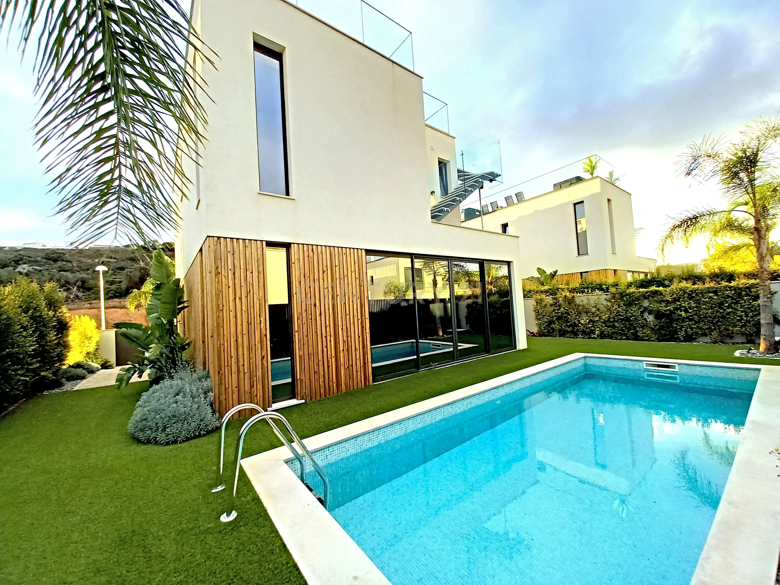 "Moradia Isolada Nova na Marina de Albufeira — Qualidade de Vida com Conforto Moderno" - Image 34