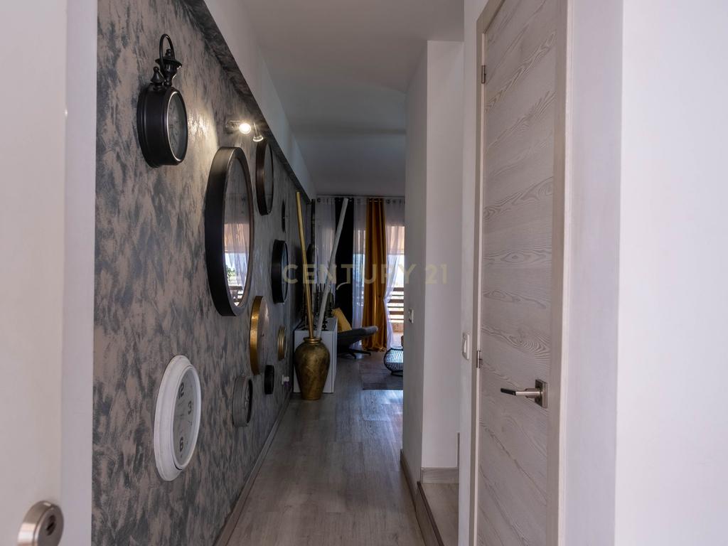 Duplex Moderno em Santa Cruz de Tenerife - 2 Quartos e 2 WC - Image 2