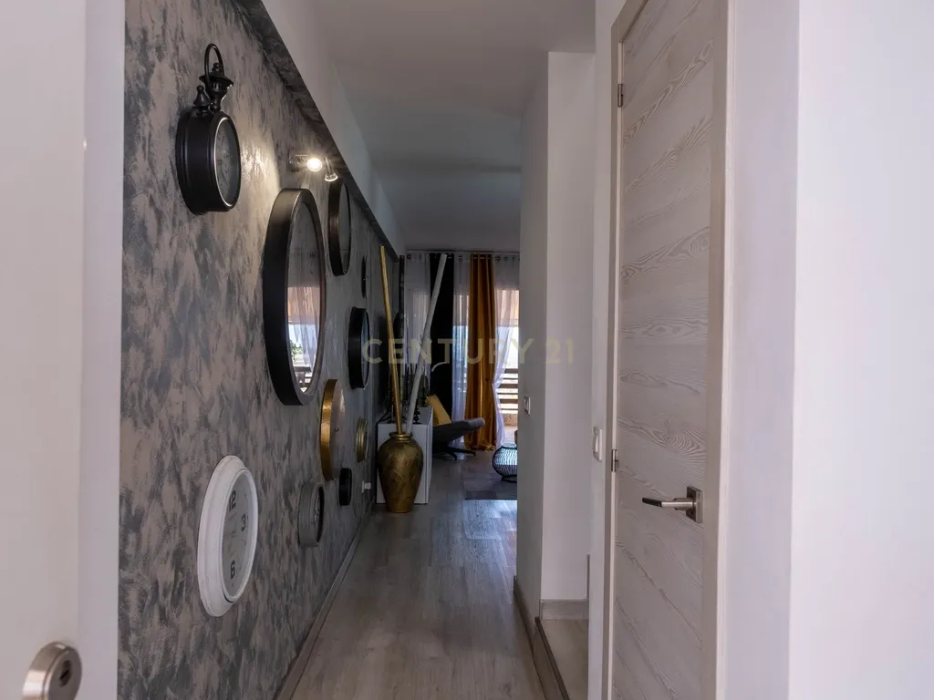 Duplex Moderno em Santa Cruz de Tenerife - 2 Quartos e 2 WC - Image 2
