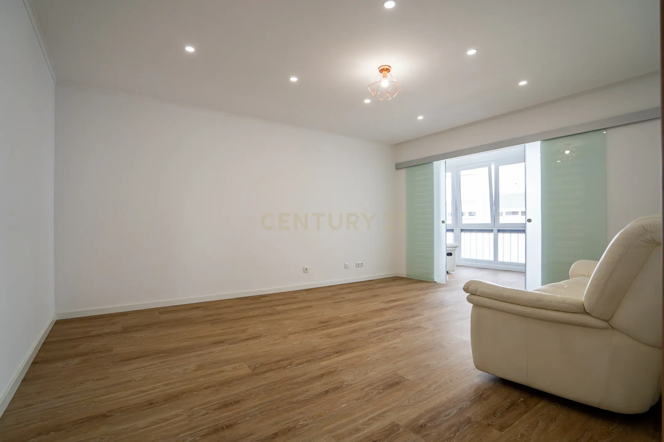 O melhor Apartamento T2 Remodelado nas Fontainhas em Cascais. - Image 15