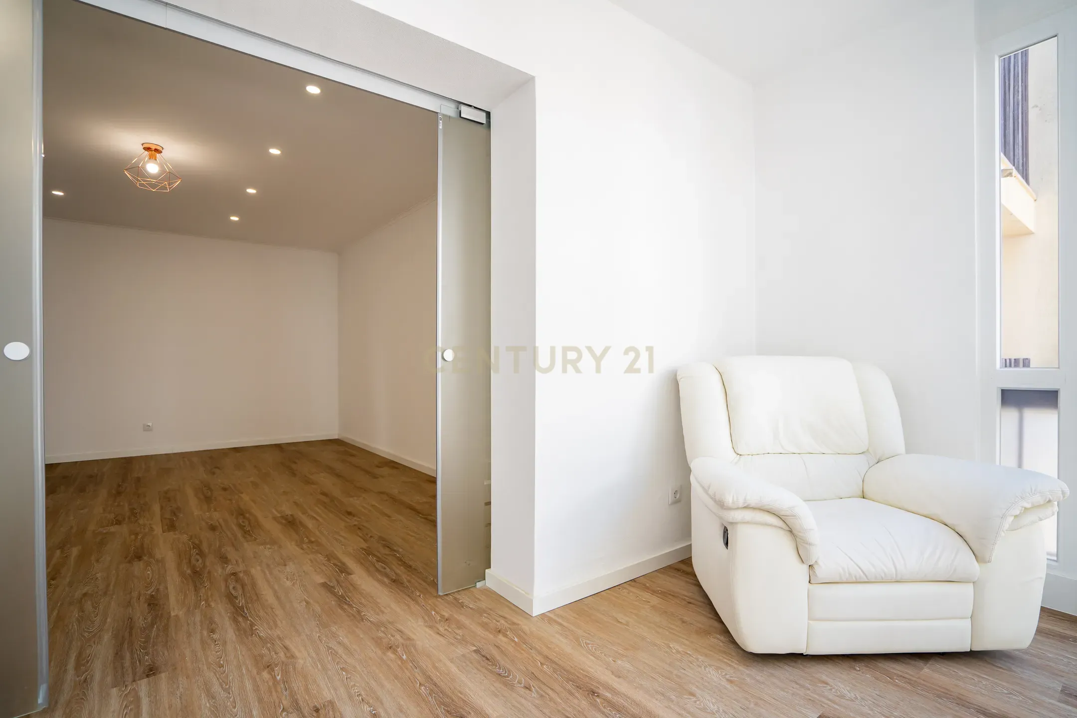 O melhor Apartamento T2 Remodelado nas Fontainhas em Cascais. - Image 13