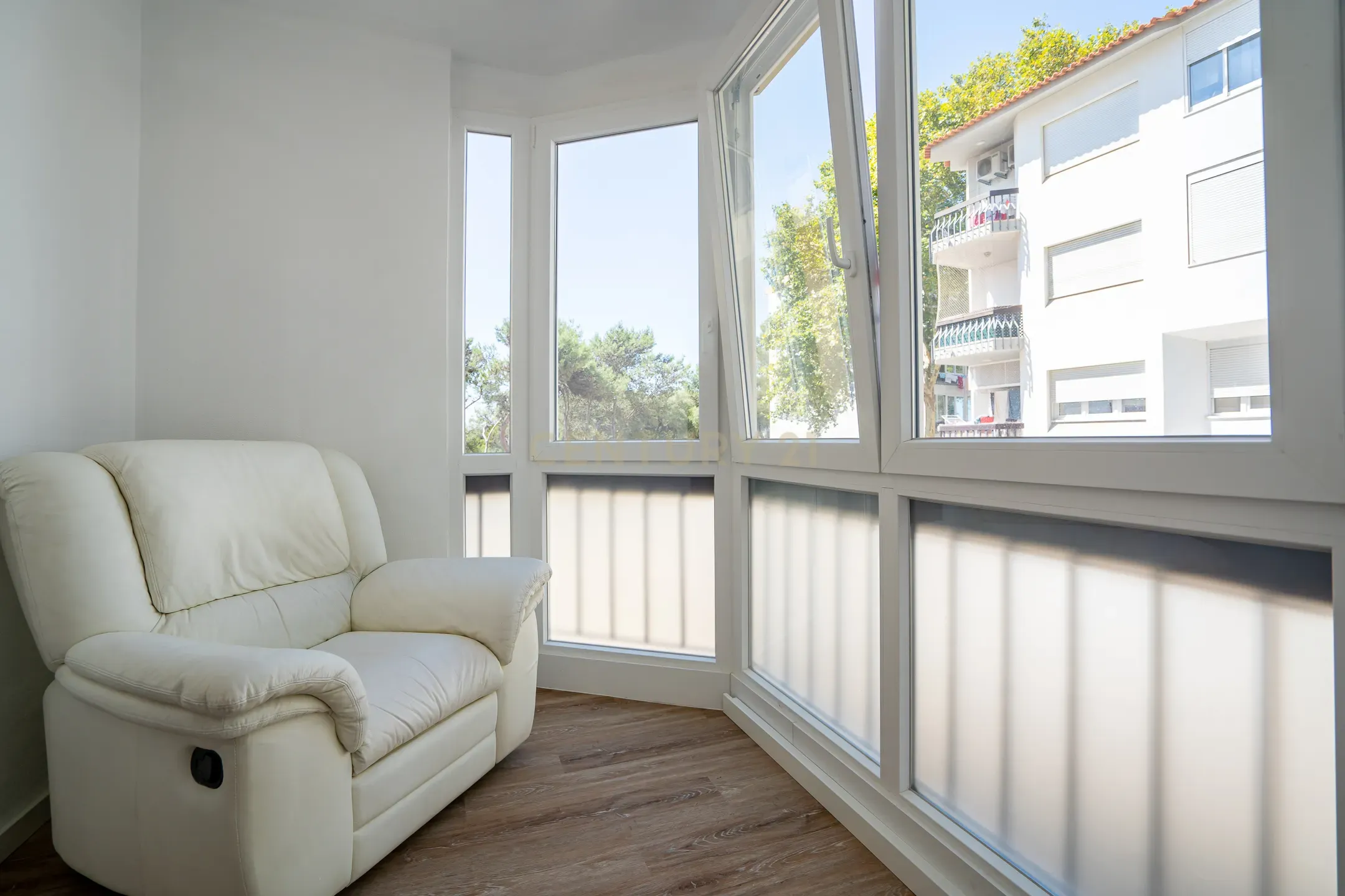 O melhor Apartamento T2 Remodelado nas Fontainhas em Cascais. - Image 16