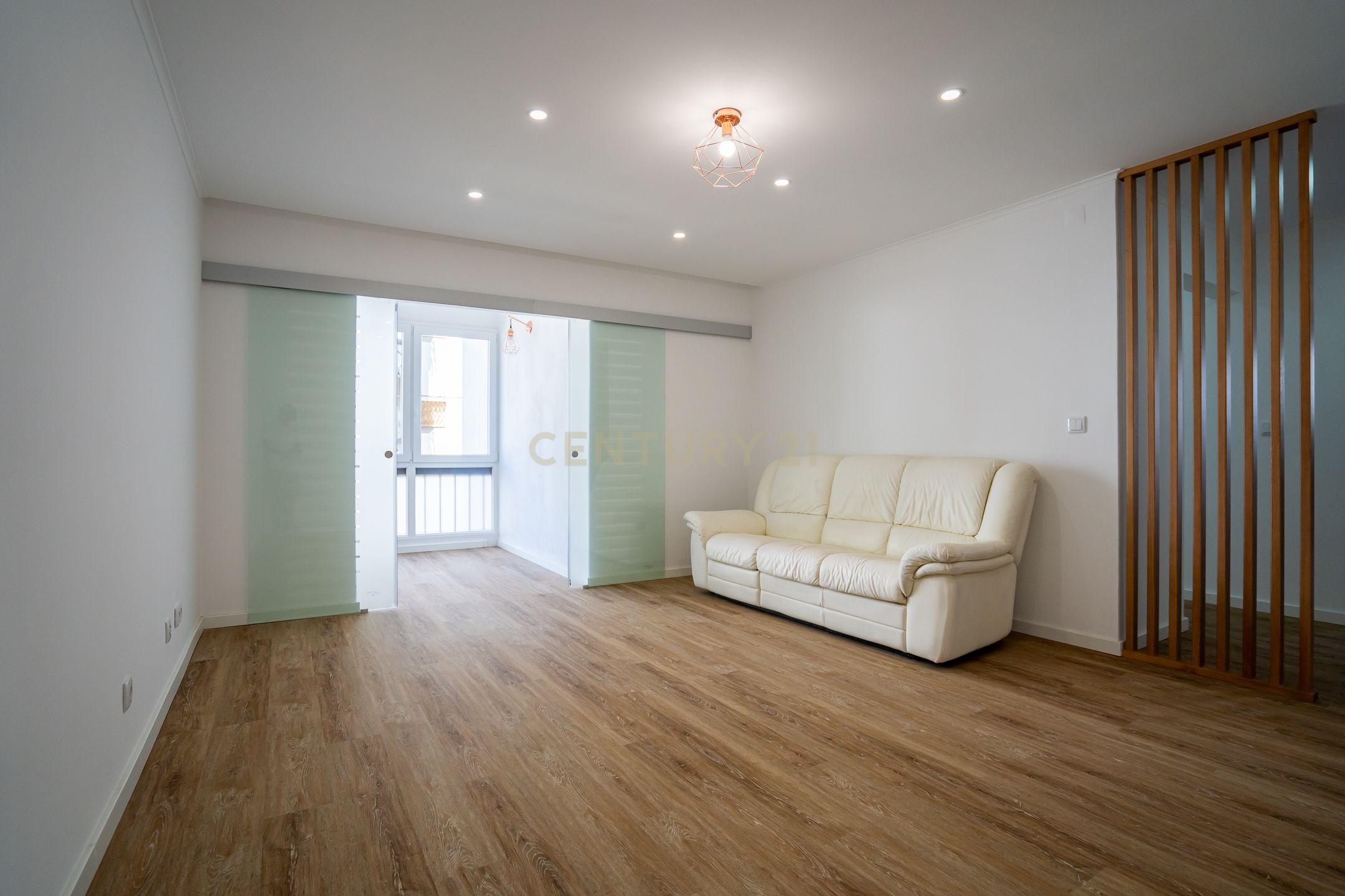 O melhor Apartamento T2 Remodelado nas Fontainhas em Cascais. - Image 12