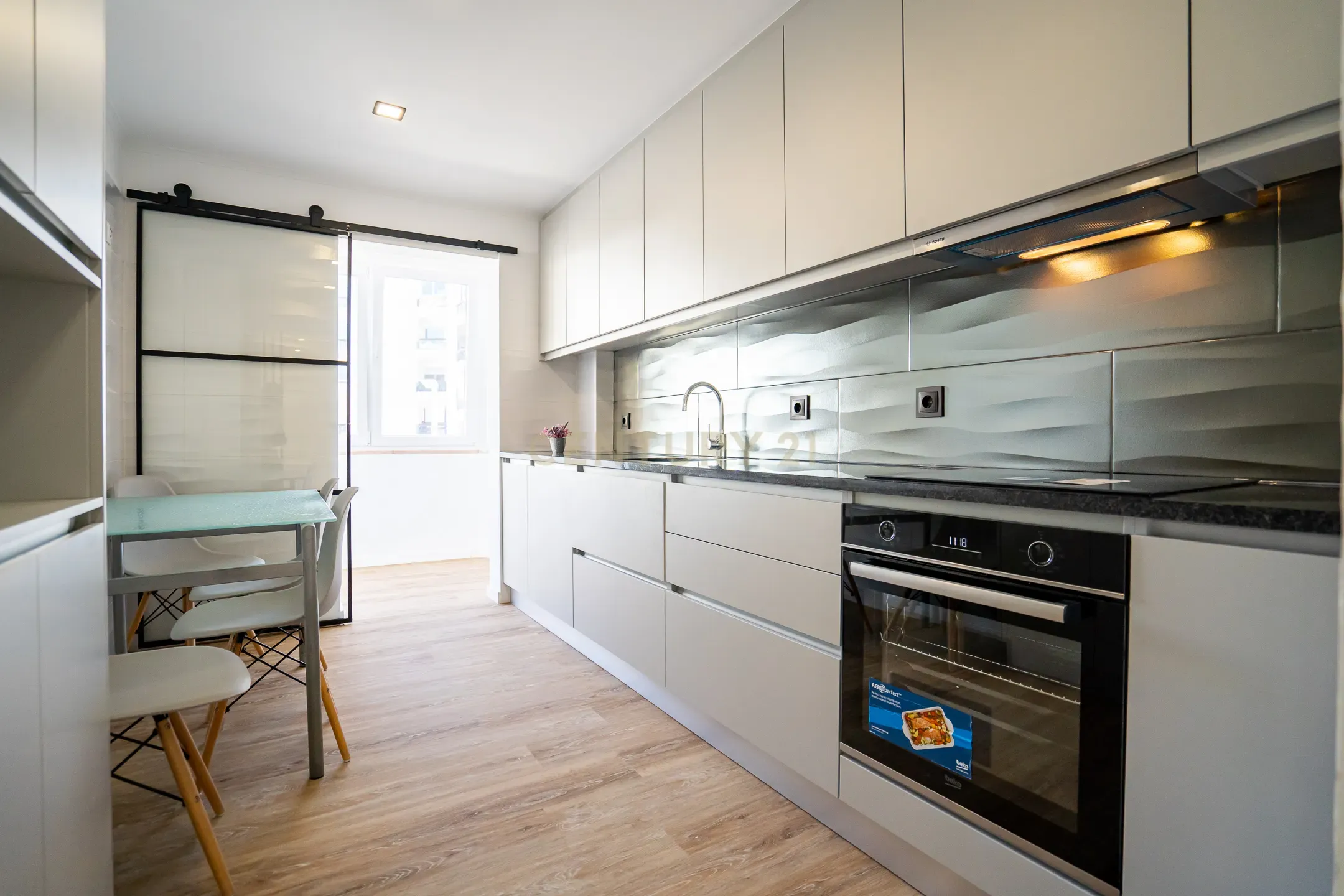 O melhor Apartamento T2 Remodelado nas Fontainhas em Cascais. - Image 3