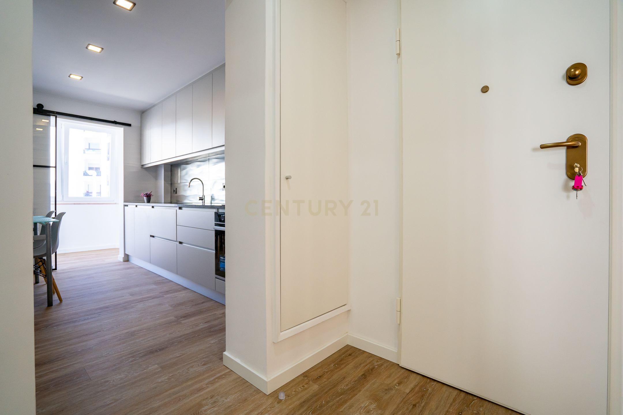 O melhor Apartamento T2 Remodelado nas Fontainhas em Cascais. - Image 2