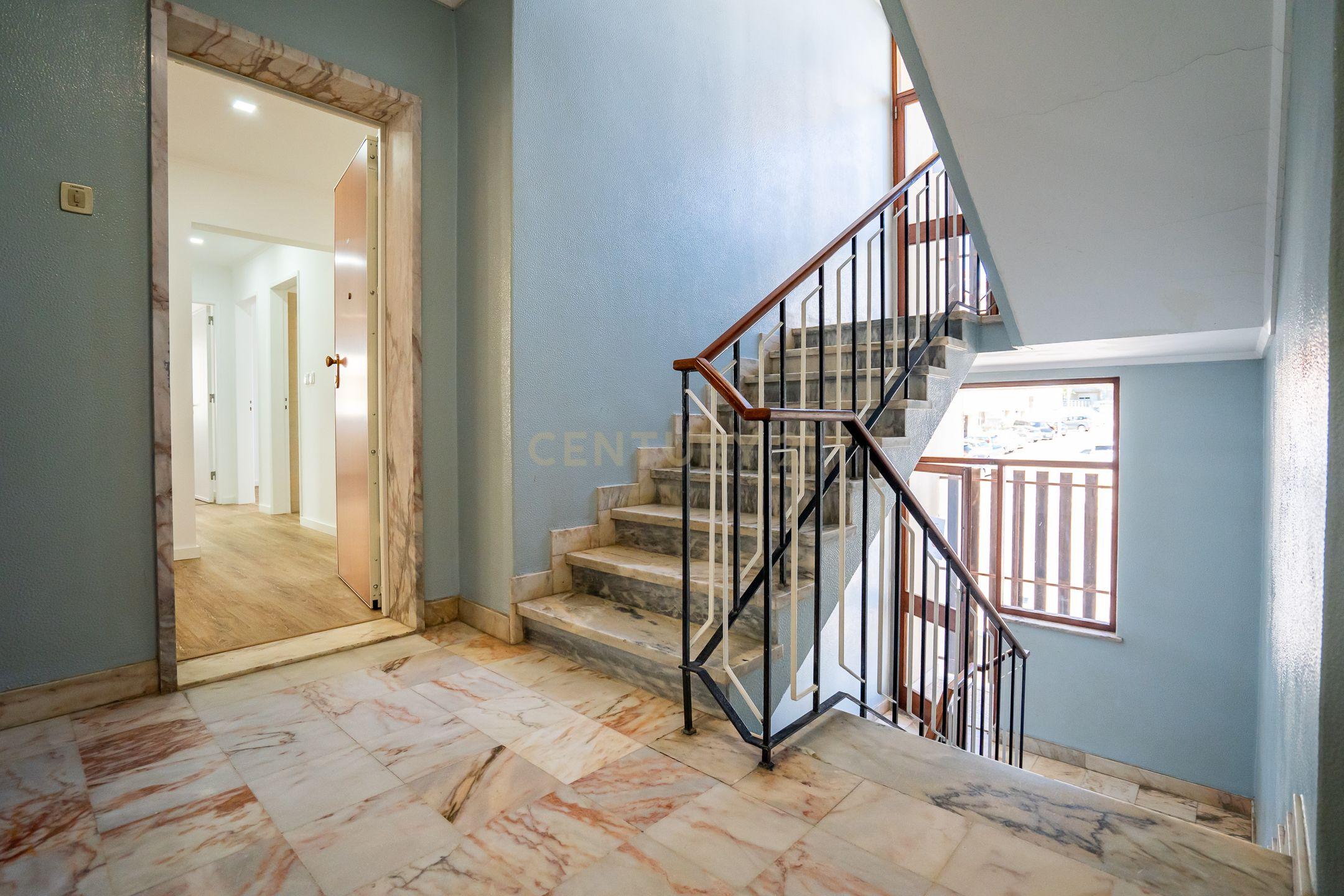 O melhor Apartamento T2 Remodelado nas Fontainhas em Cascais. - Image 29
