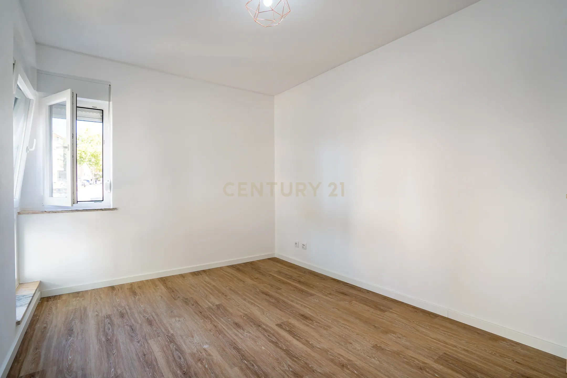 O melhor Apartamento T2 Remodelado nas Fontainhas em Cascais. - Image 24