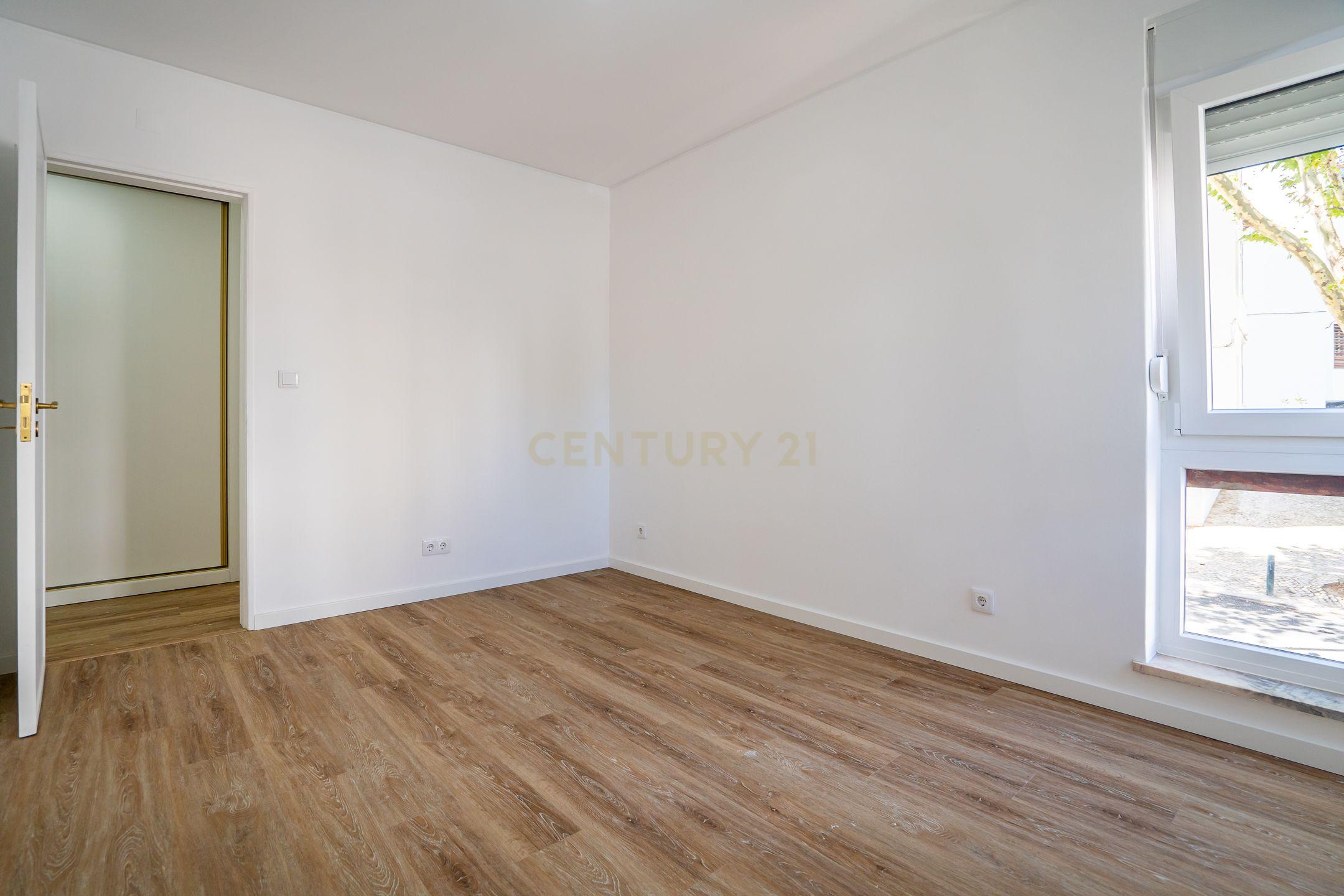 O melhor Apartamento T2 Remodelado nas Fontainhas em Cascais. - Image 22