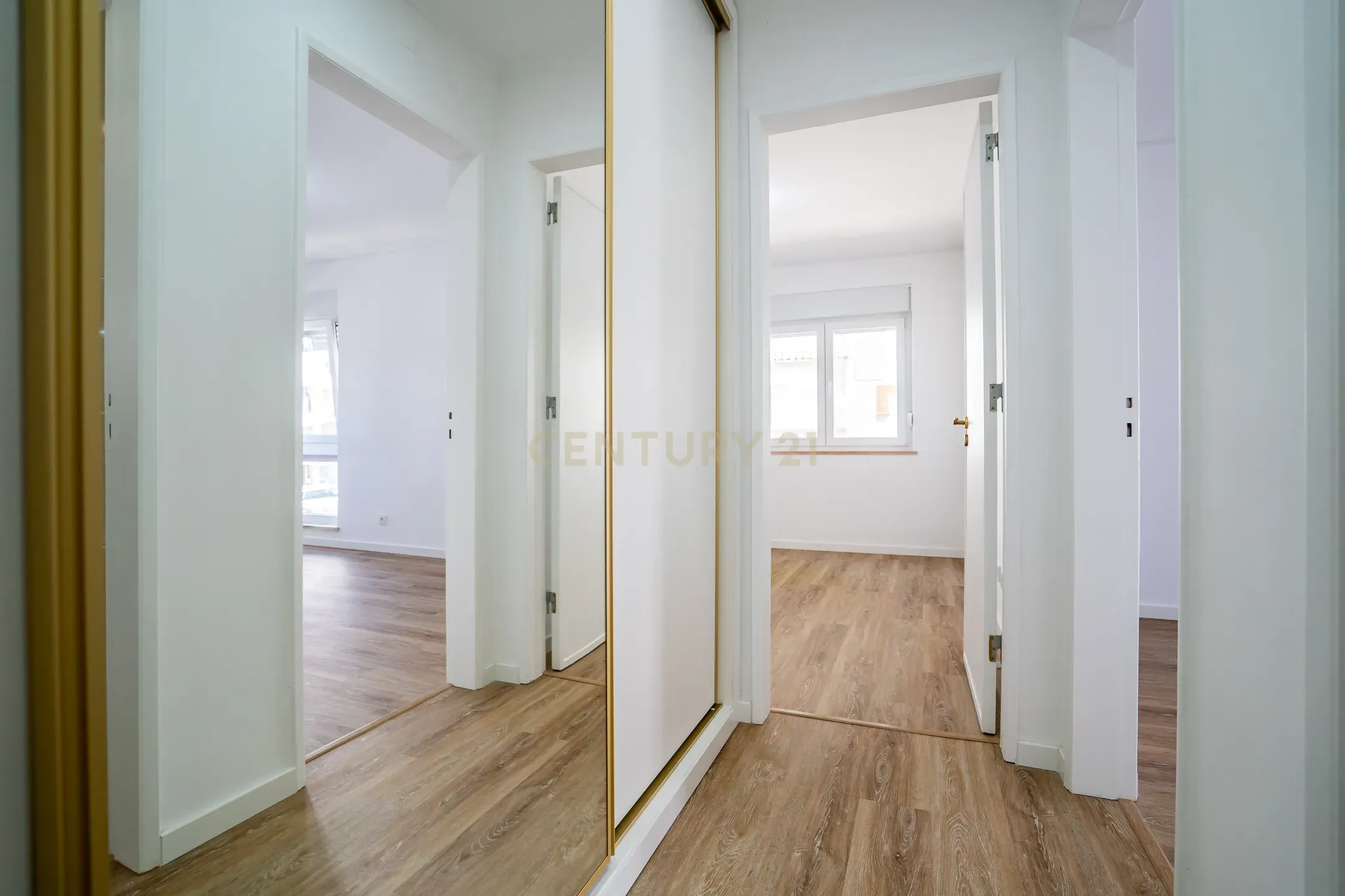 O melhor Apartamento T2 Remodelado nas Fontainhas em Cascais. - Image 18