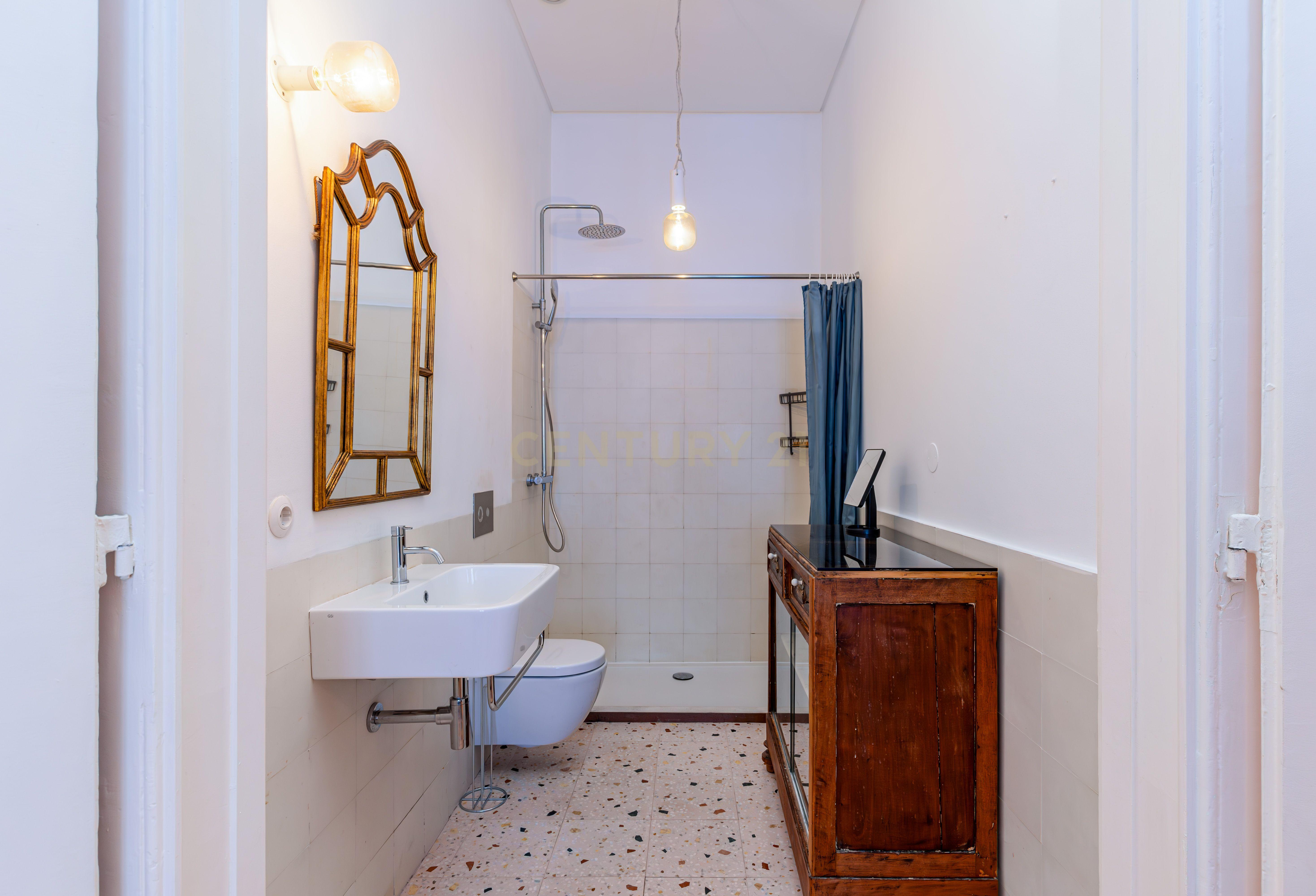 Moderno e Aconchegante Apartamento T2 em Lisboa Sé Alfama - Image 17