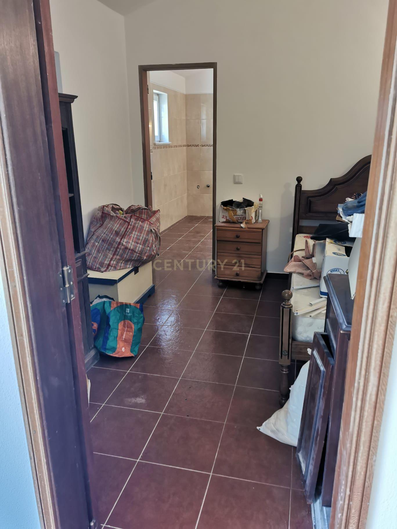 Casa terrea com anexo em ruina - Image 15