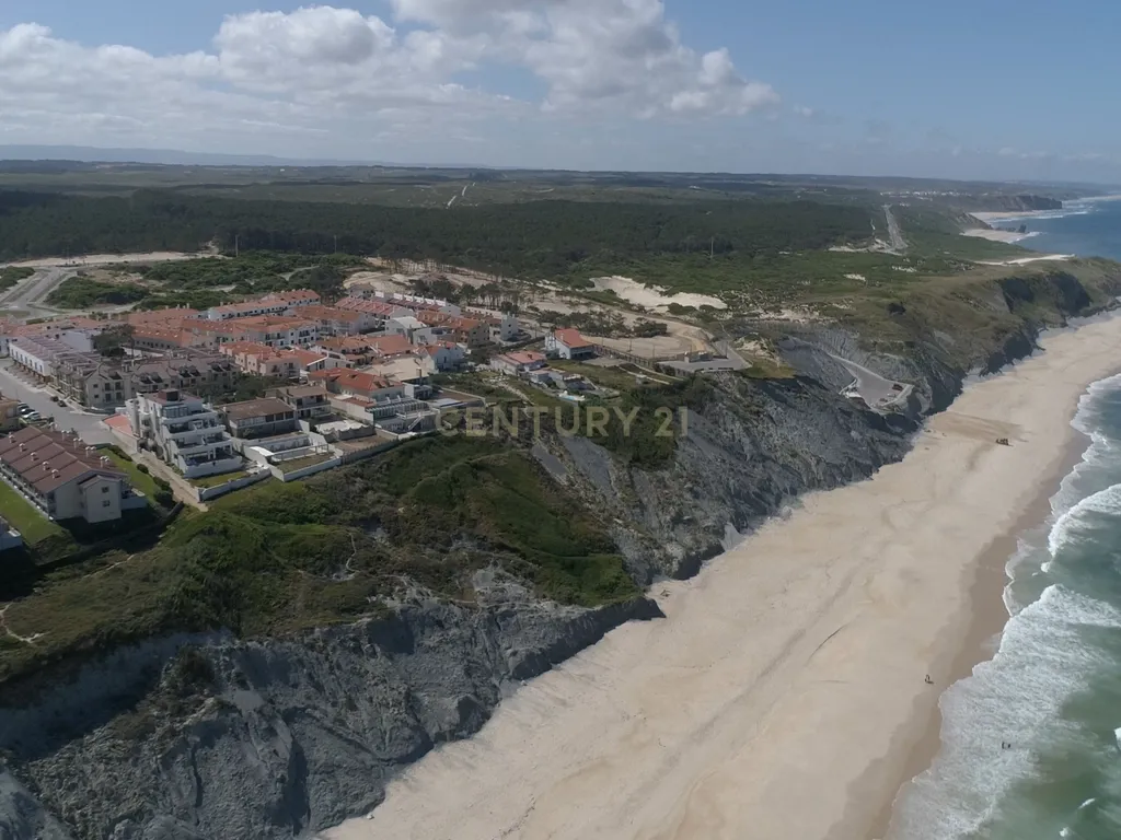 Lote de terreno com 3418m2 integrado no Atlantic Village na Costa de prata - Image 1