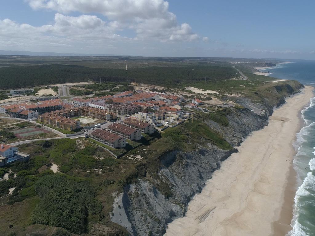 Lote de terreno com 1488m2 integrado no Atlantic Village na Costa de prata - Image 1