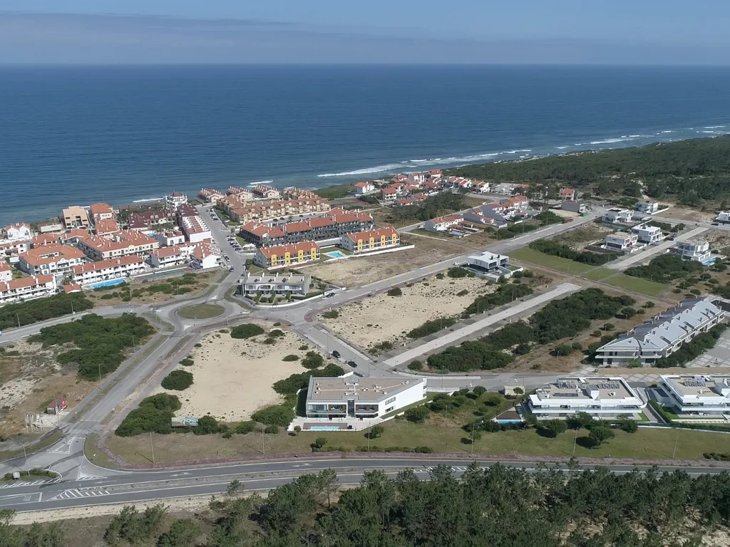 Lote de terreno com 781m2 integrado no Atlantic Village na Costa de prata - Image 2