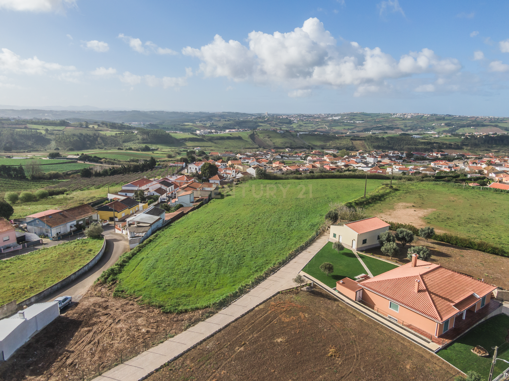 Terreno plano com 12.400m², inserido na pacata povoação de Sobral da Lourinhã. - Image 5