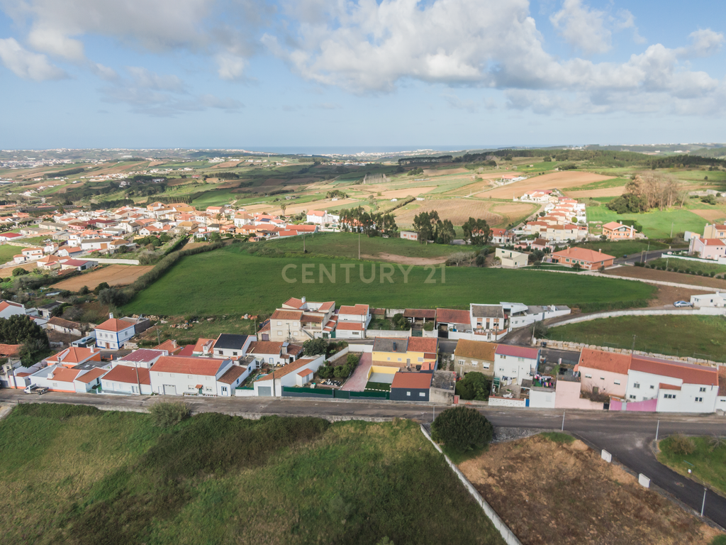 Terreno plano com 12.400m², inserido na pacata povoação de Sobral da Lourinhã. - Image 9