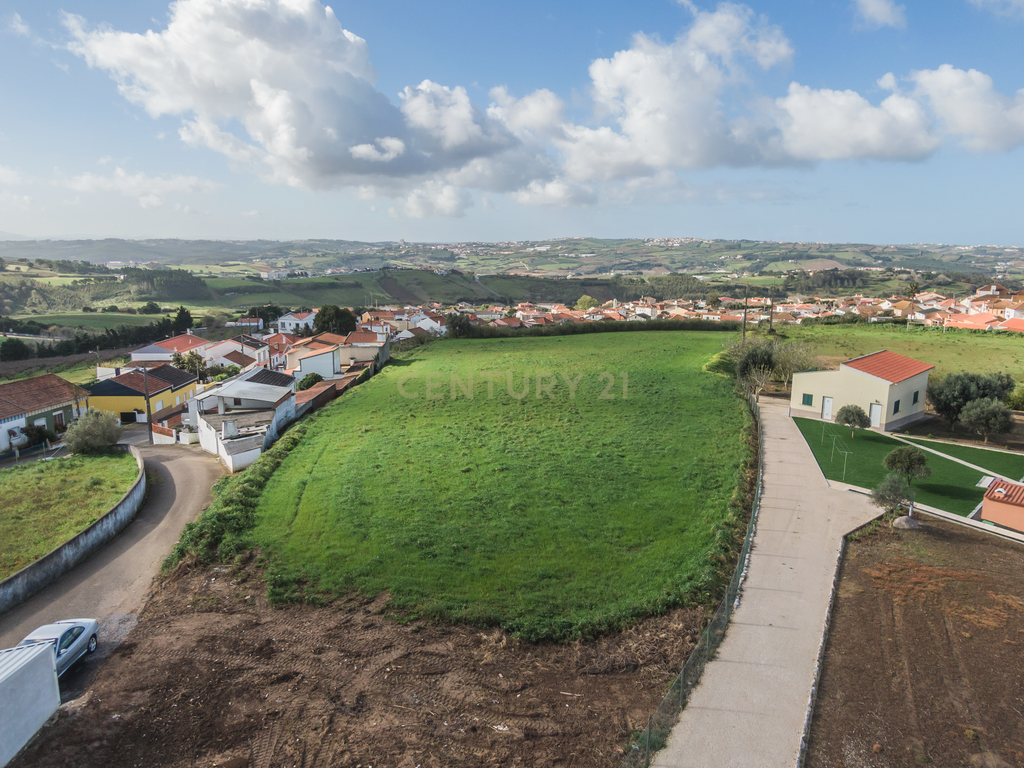 Terreno plano com 12.400m², inserido na pacata povoação de Sobral da Lourinhã. - Image 7